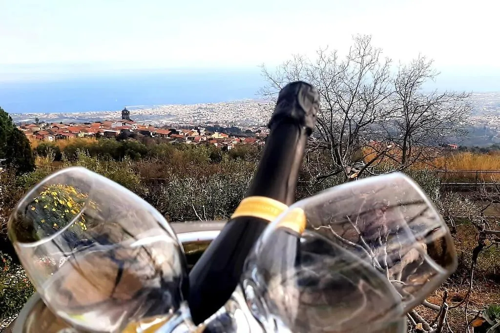 Casa Leopina Apri Gli Occhi E Vola Oltre Il Mare Villa Sant'Alfio 0*,  Italy